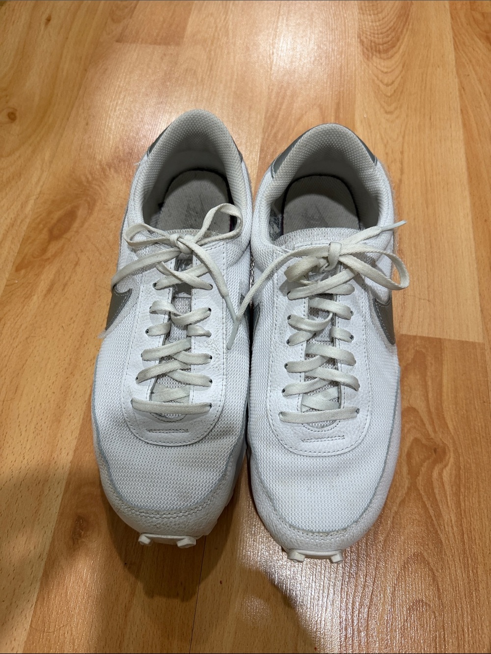 Women’s White Athletic Sneakers - Classic Lightweight Runner